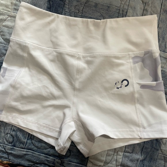 Curves and Combat Boots Shorts - Picture 1 of 2